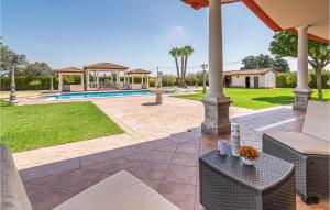 The swimming pool at or close to Nice Home In Crdoba With Wifi