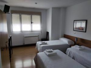 Łóżko lub łóżka w pokoju w obiekcie Pensión Las Matillas