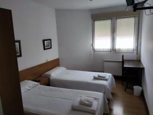 Łóżko lub łóżka w pokoju w obiekcie Pensión Las Matillas