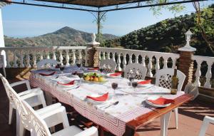 Nespecifikovaný výhled na hory nebo výhled na hory při pohledu z prázdninového domu