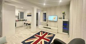 a large living room with a television and a kitchen at Bianca Home in Castellón de la Plana