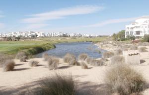 Blick auf einen Fluss und einen Golfplatz in der Unterkunft Two-Bedroom Apartment Sucina Murcia With Lake View 03 in Sucina + 8 Fotos