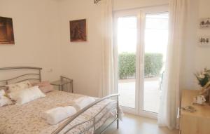 Ein Bett oder Betten in einem Zimmer der Unterkunft Two-Bedroom Apartment Sucina Murcia With Lake View 03