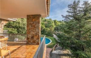 The swimming pool at or close to 6 Bedroom Gorgeous Home In Matadepera