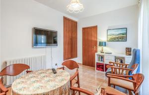 A television and/or entertainment centre at 6 Bedroom Gorgeous Home In Matadepera