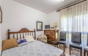 A bed or beds in a room at 6 Bedroom Gorgeous Home In Matadepera