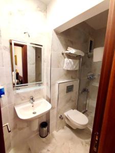 A bathroom at HOTEL EURO DIAMOND