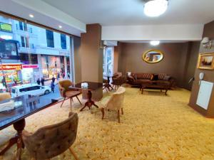 A seating area at HOTEL EURO DIAMOND