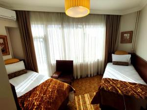 A bed or beds in a room at HOTEL EURO DIAMOND