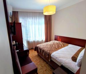 A bed or beds in a room at HOTEL EURO DIAMOND