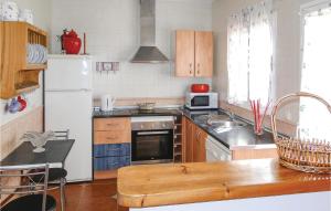 Kuchyňa alebo kuchynka v ubytovaní 3 Bedroom Amazing Home In Frigiliana