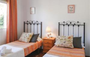 Posteľ alebo postele v izbe v ubytovaní 3 Bedroom Amazing Home In Frigiliana + 7 fotografií