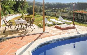 Bazén v ubytovaní 3 Bedroom Amazing Home In Frigiliana alebo v jeho blízkosti