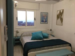 A bed or beds in a room at TORRES DEL SOL 15 floor THE HIGHTEST