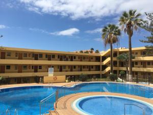 The swimming pool at or close to TORRES DEL SOL 15 floor THE HIGHTEST
