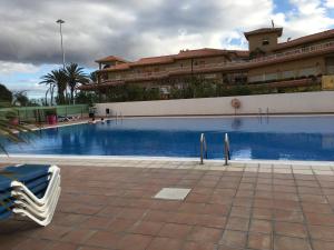 The swimming pool at or close to TORRES DEL SOL 15 floor THE HIGHTEST