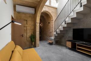 NUMRU 27 Expertly restored small house of character的电视和/或娱乐中心