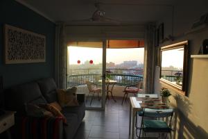 A seating area at TORRES DEL SOL 15 floor THE HIGHTEST