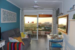 A seating area at TORRES DEL SOL 15 floor THE HIGHTEST