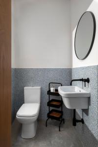 NUMRU 27 Expertly restored small house of character的一间浴室
