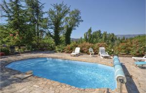 Πισίνα στο ή κοντά στο Cozy Home In Crillon Le Brave With Wifi