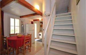 Gallery image of Amazing Home In Crillon Le Brave With Kitchenette in Crillon-le-Brave