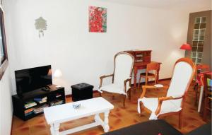 a living room with two chairs and a table at Stunning Apartment In Pignan With Kitchen in Pignan