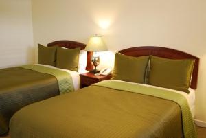 Postel nebo postele na pokoji v ubytování Bella Capri Inn and Suites