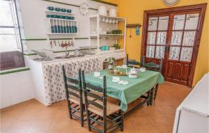 Kuchnia lub aneks kuchenny w obiekcie Gorgeous Home In La Campana, Sevilla