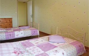 Postel nebo postele na pokoji v ubytování Nice Home In Canchy With Kitchen