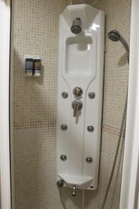Kylpyhuone majoituspaikassa Hostal Restaurante Bustos