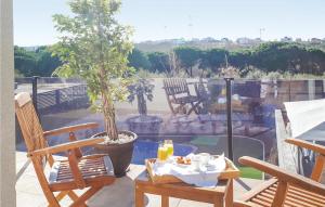 O vedere generală la munți sau o vedere la munte luată de la această casă de vacanță