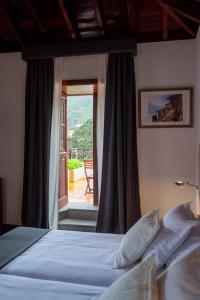 Łóżko lub łóżka w pokoju w obiekcie Hotel Escuela Rural Casa Los Herrera