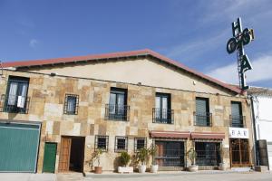 Gallery image of Hostal Restaurante Bustos in Villarrubio