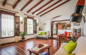 Ein Sitzbereich in der Unterkunft Beautiful Home In Frigiliana