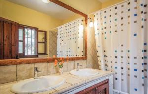 Ein Badezimmer in der Unterkunft Beautiful Home In Frigiliana