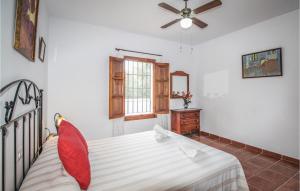 Ein Bett oder Betten in einem Zimmer der Unterkunft Beautiful Home In Frigiliana