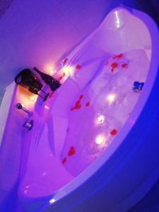 Fotografie z fotogalerie ubytování V&M suite con jacuzzi v destinaci Ostuni