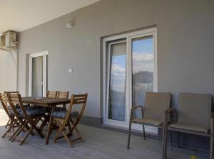 a dining room with a table and chairs and a window at Apartma Sonja 2 piran in Piran