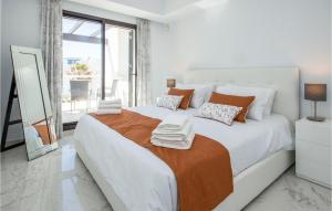 Posteľ alebo postele v izbe v ubytovaní 2 Bedroom Cozy Apartment In Casares + 18 fotografií
