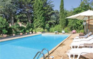 a swimming pool with chairs and an umbrella at Amazing Home In Lançon De Provence in Lançon-Provence