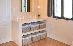 a bathroom with a sink and a mirror at Gorgeous Home In Durfort Capelette in Durfort +4 photos