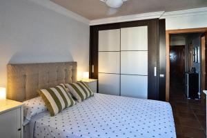 Tempat tidur dalam kamar di Tamarindos 30m de la plage
