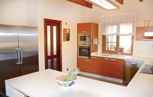 A kitchen or kitchenette at Villa Janet