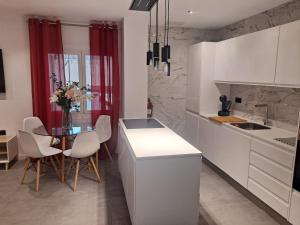 LEVANTE SUITES的厨房或小厨房