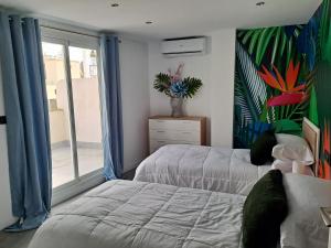 LEVANTE SUITES客房内的一张或多张床位