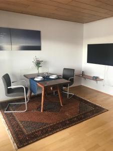 a dining room with a table and two chairs at Für Pendler und Monteure oder Ferienwohnung zum Erholen in Ober-Ramstadt