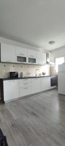 Dapur atau dapur kecil di Apartman K&S