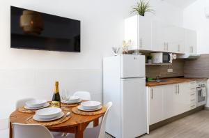 Kuchnia lub aneks kuchenny w obiekcie Relaxing retreat in Maspalomas Lago - Fully renovated bungalow