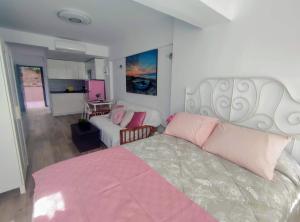Posteľ alebo postele v izbe v ubytovaní Beach Studio Torremolinos + 21 fotografií